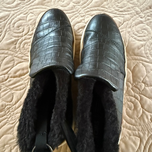 Toms Black Croc-Embossed Ankle Boots - Picture 2 of 4